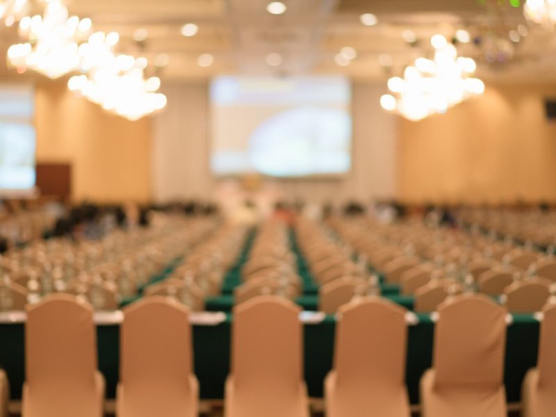 abstract-blurred-people-seminar-event-background_1439-7